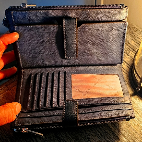 Michael Kors Outlet Jet Set Travel Large Saffiano Leather Quarter-Zip - Picture 4 of 4